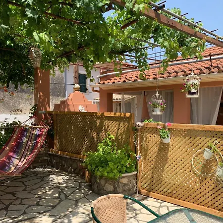 La Greda House Doukádes